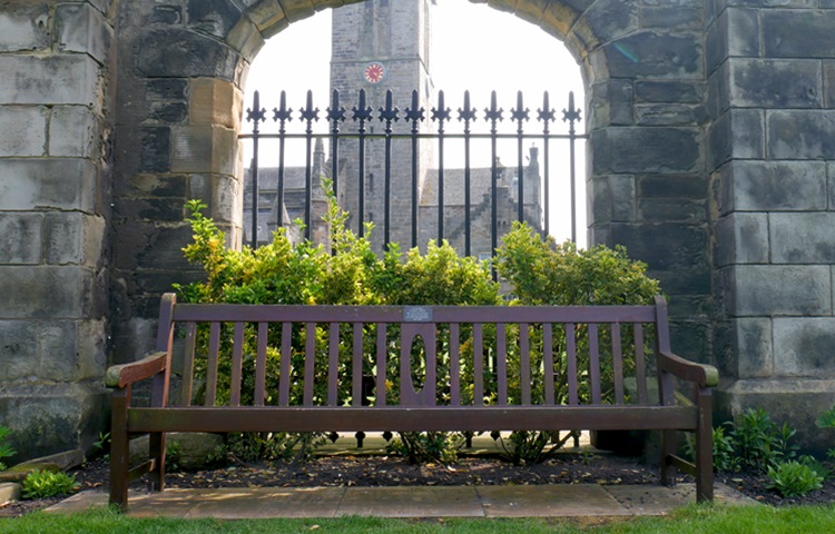 memorial bench st andrews