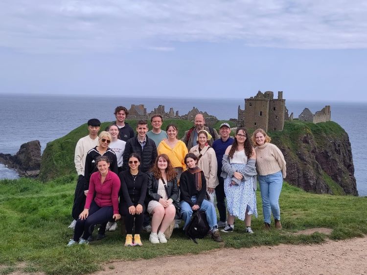 group photo of summer study students outside dunnottar castle