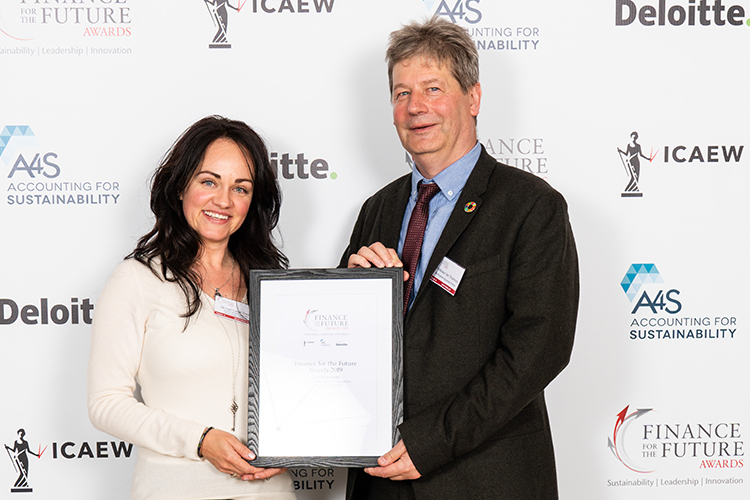 Dr Lori Leigh Davis (CSEAR Administrator, University of St Andrews) and Professor Ian Thomson (CSEAR Convenor, University of Birmingham) with Finance for the Future Award 2019