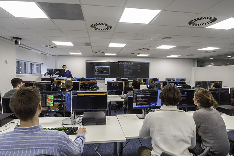 Bloomberg suite with lecturer at front and students at terminals, Gateway, School of Management