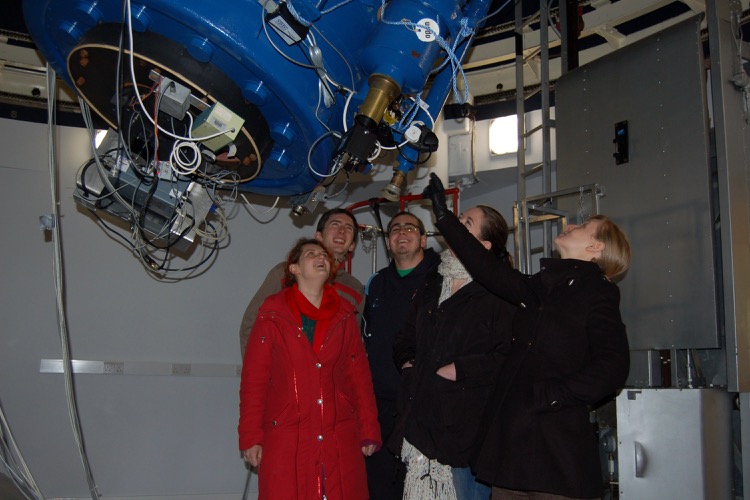 Several students at the James Gregory telescope.