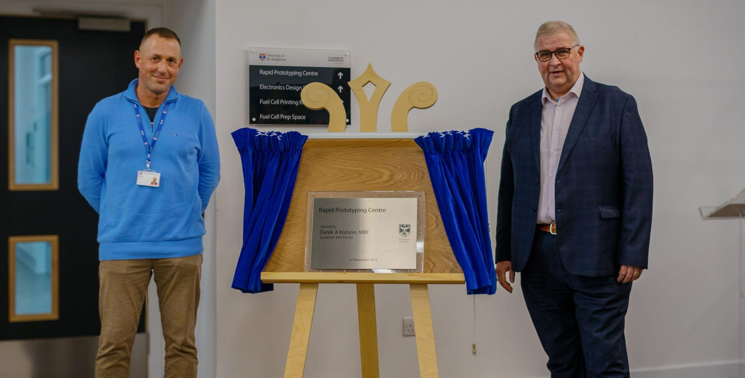 Quaestor with a plaque at the opening of the Rapid Prototyping Centre